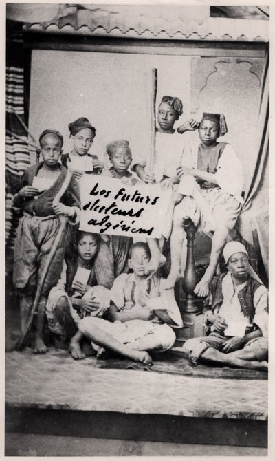 Algerijnse kinderen uit de regio Annaba, eind 19e eeuw door French Photographer